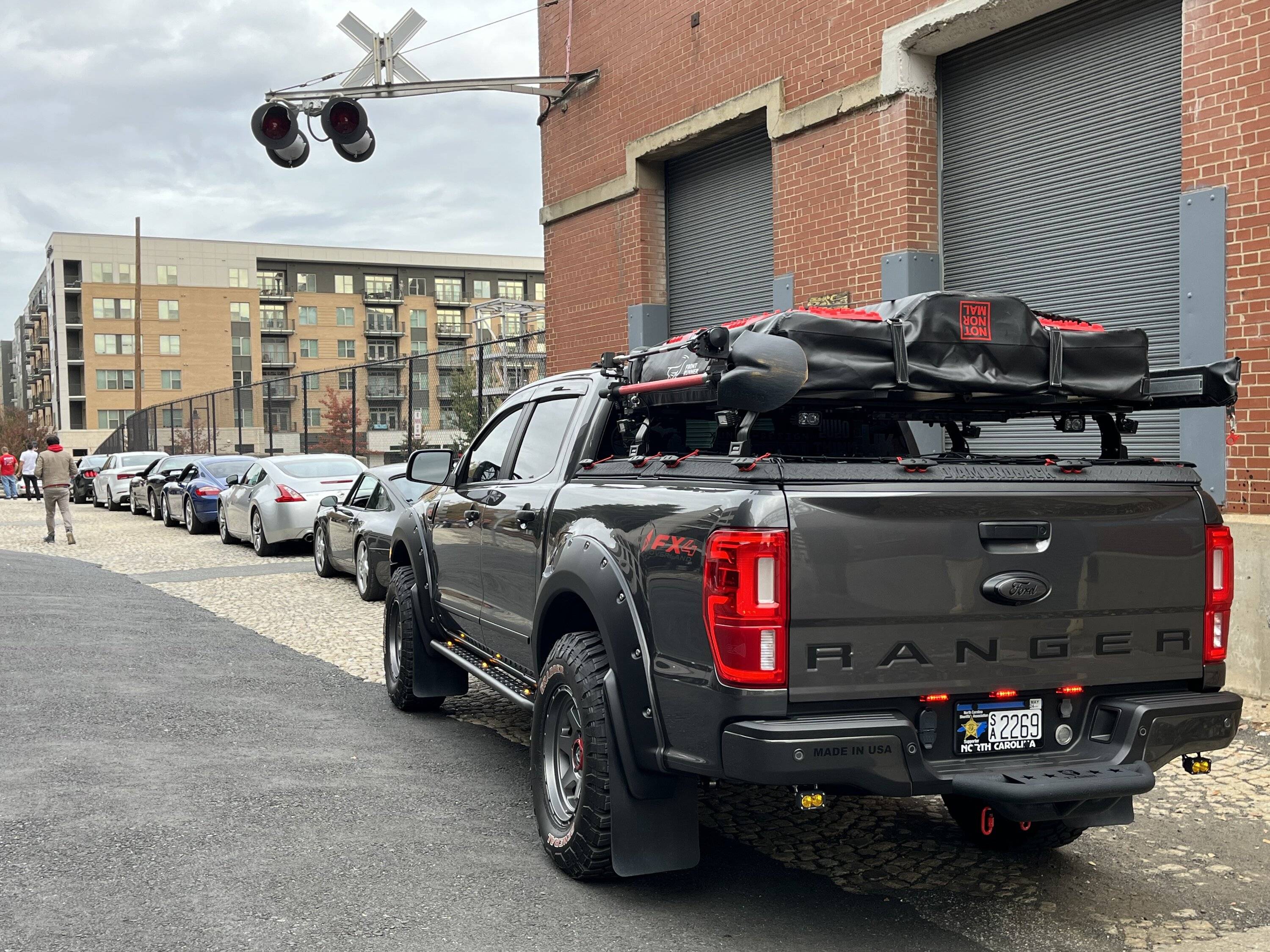 Look at my Ranger parked next to stuff | Page 169 | 2019+ Ford Ranger ...